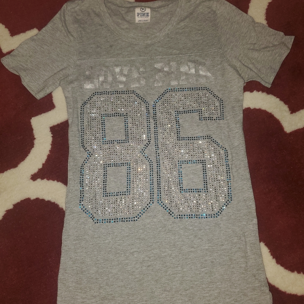- Vs pink tshirt